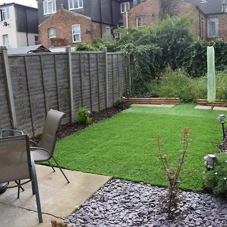 2 Bedroom Garden Apartment London Exterior photo